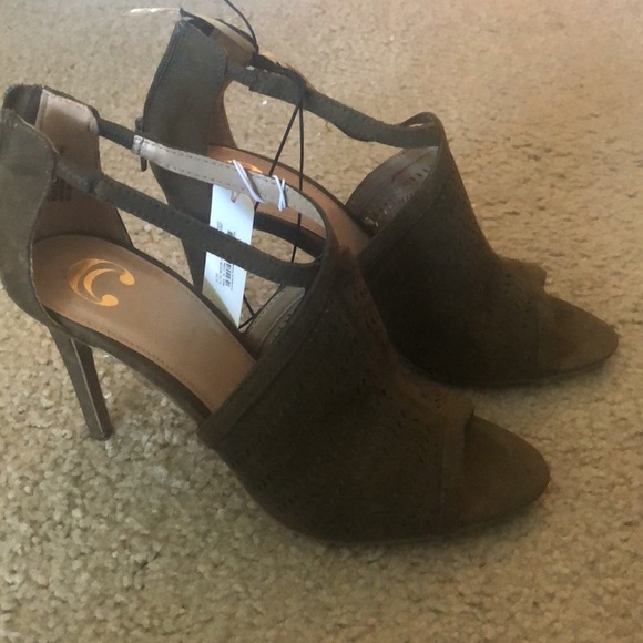 NWT! Charming Charlie Olive Army Green Suede Heels - Size 9🫧 - Picture 9 of 11